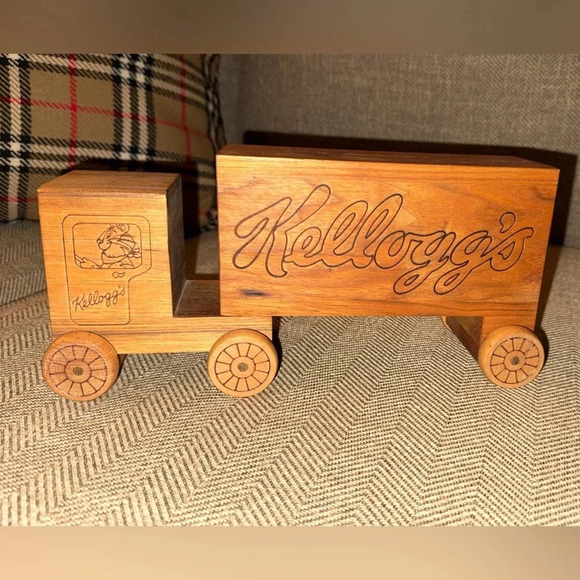 Toystalgia Other - VTG Kellogg’s Cereal/Kellanova Toystalgia 1983 Wooden Train Coin/Piggy Bank Toy